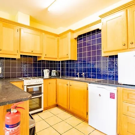 Budget Friendly 3 Bed Apartment *